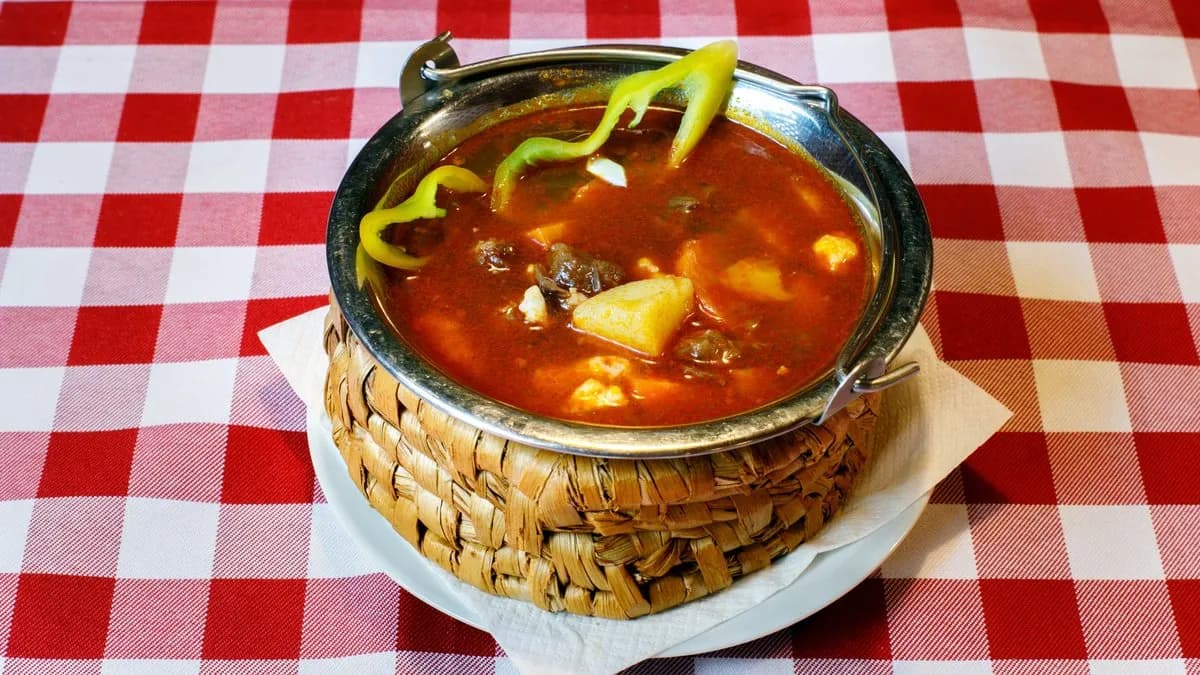 Gulyásleves (nagy adag)