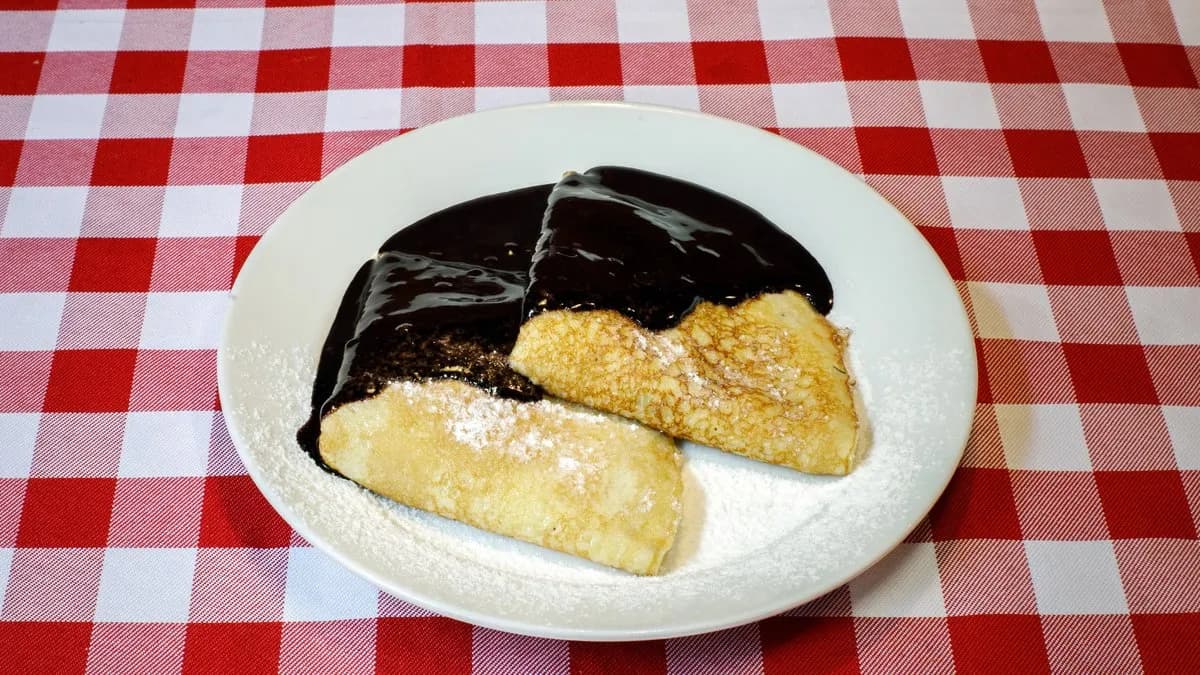 Diós palacsinta csokoládé öntettel