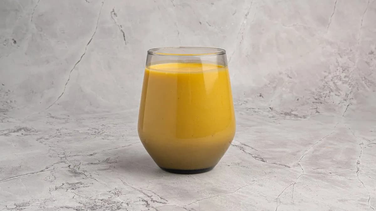Mango lassi