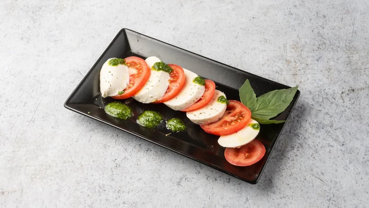 MOZZARELLA FIOR DI LATTE E POMODORO