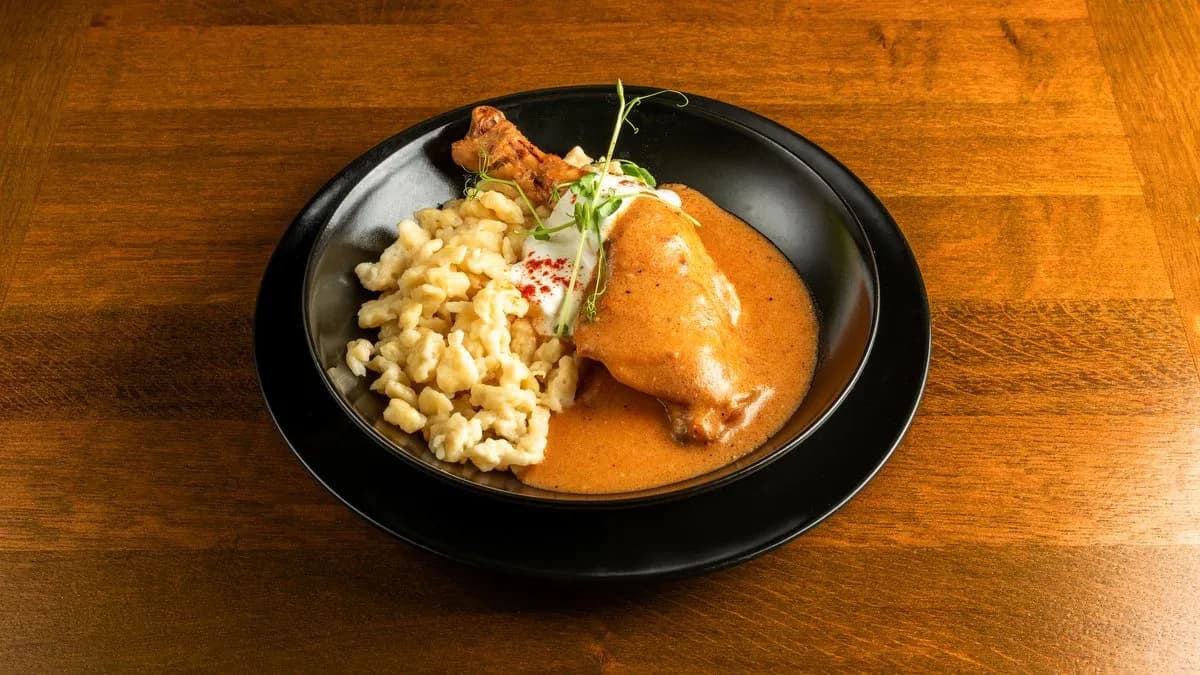 Csirkepaprikás, nokedlivel