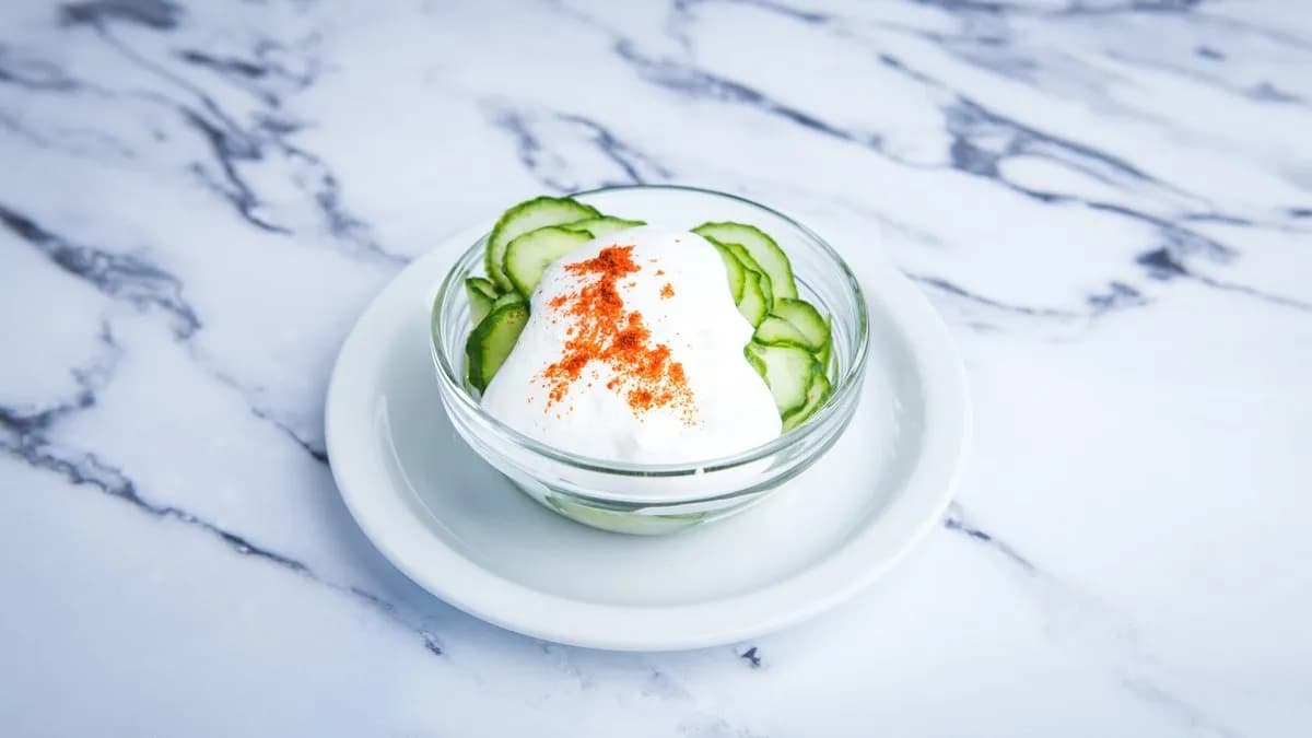 Tejfeles uborkasaláta