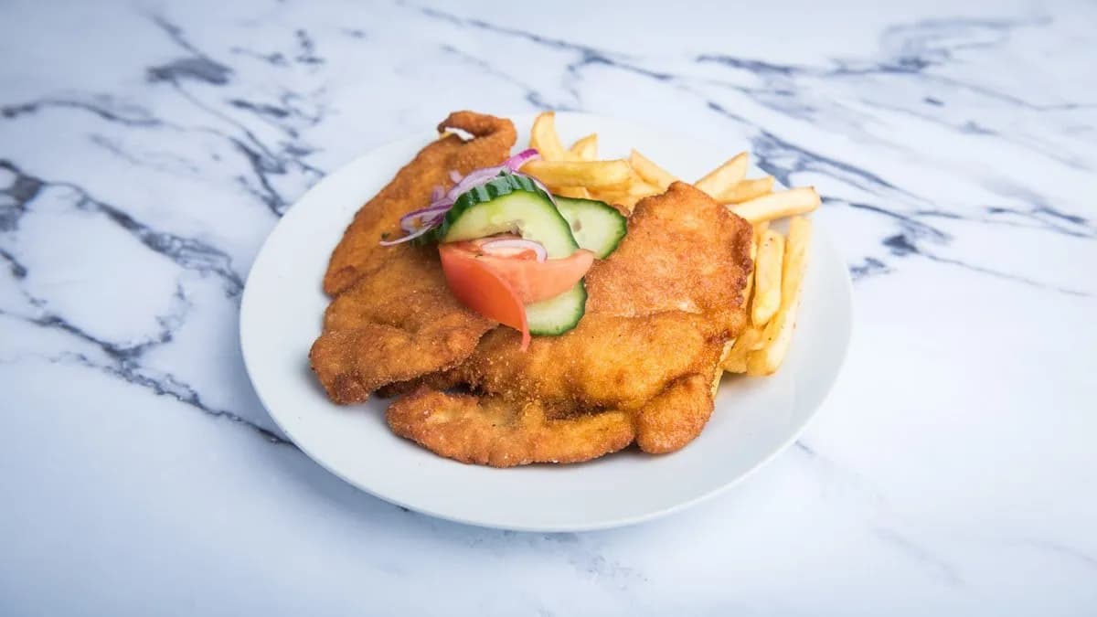 Rántott csirkemell hasábburgonyával