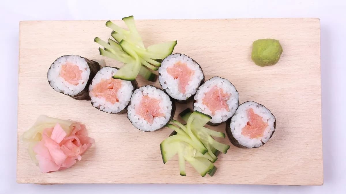 FÜSTÖLT LAZAC HOSOMAKI