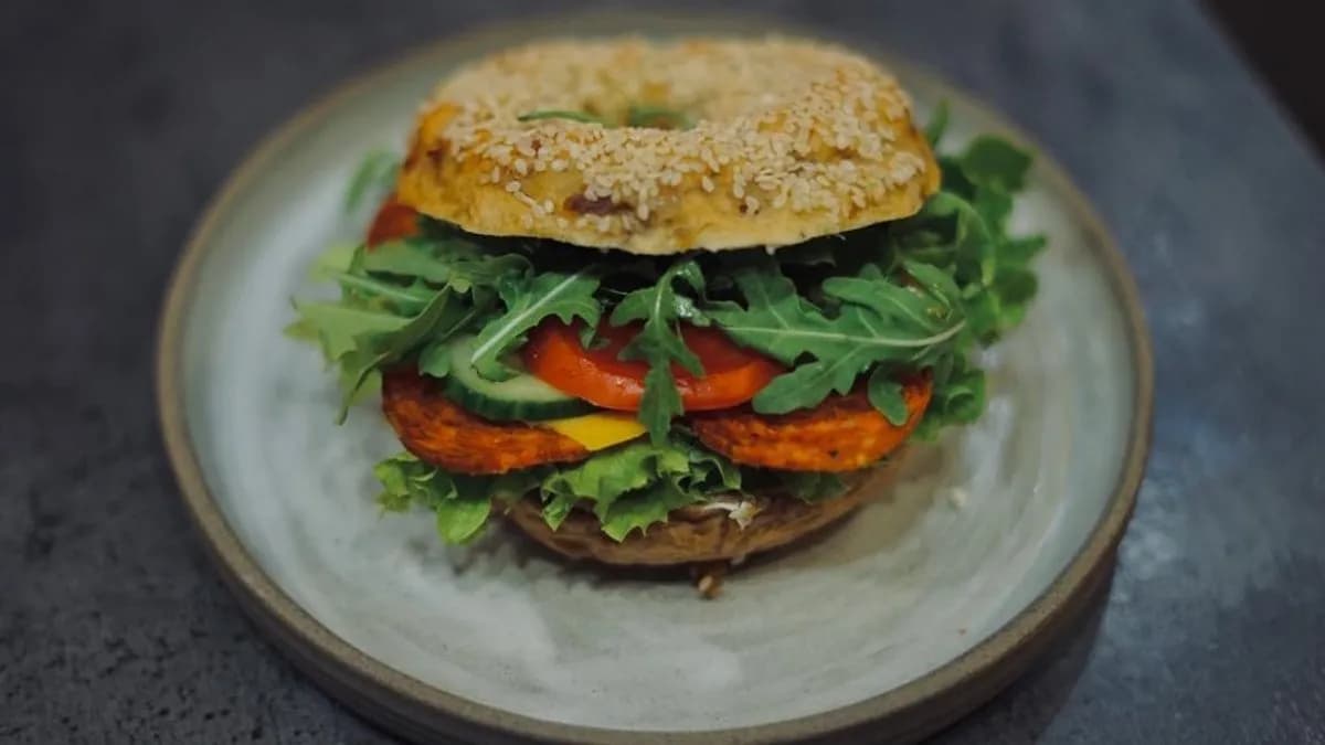 Mangalica Szalàmis Coyote Bagel