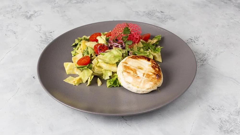 Grillezett Camembert, Mustáros- Mézes Salátával