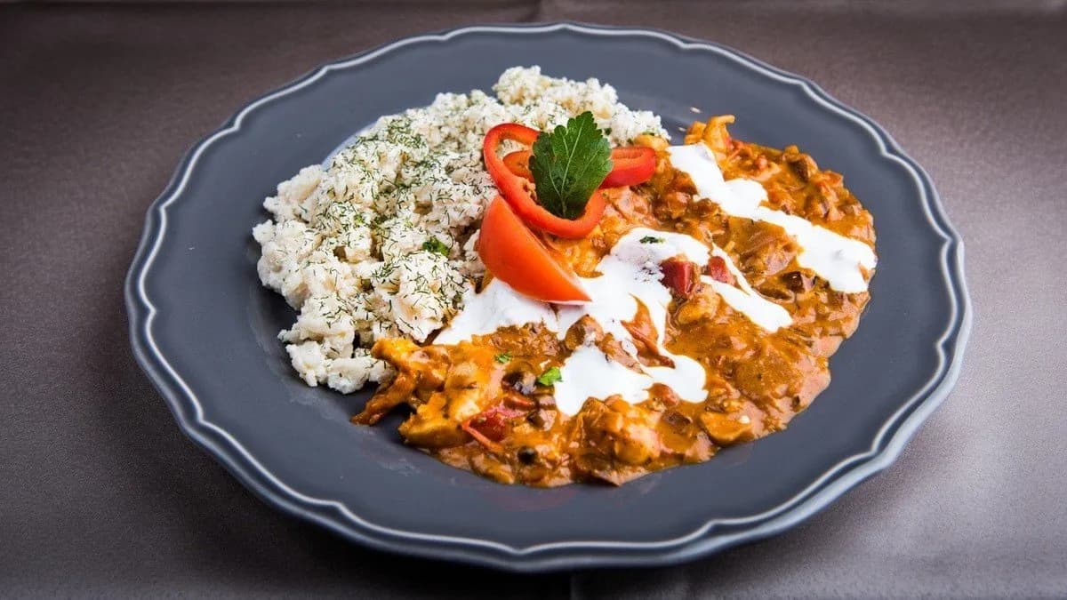 Harcsapaprikás kapros-juhtúrós galuskával