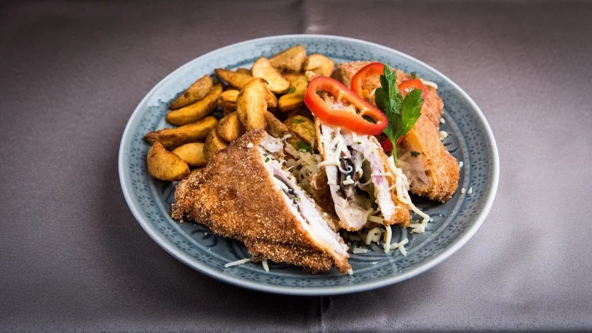 Töltött jércemell