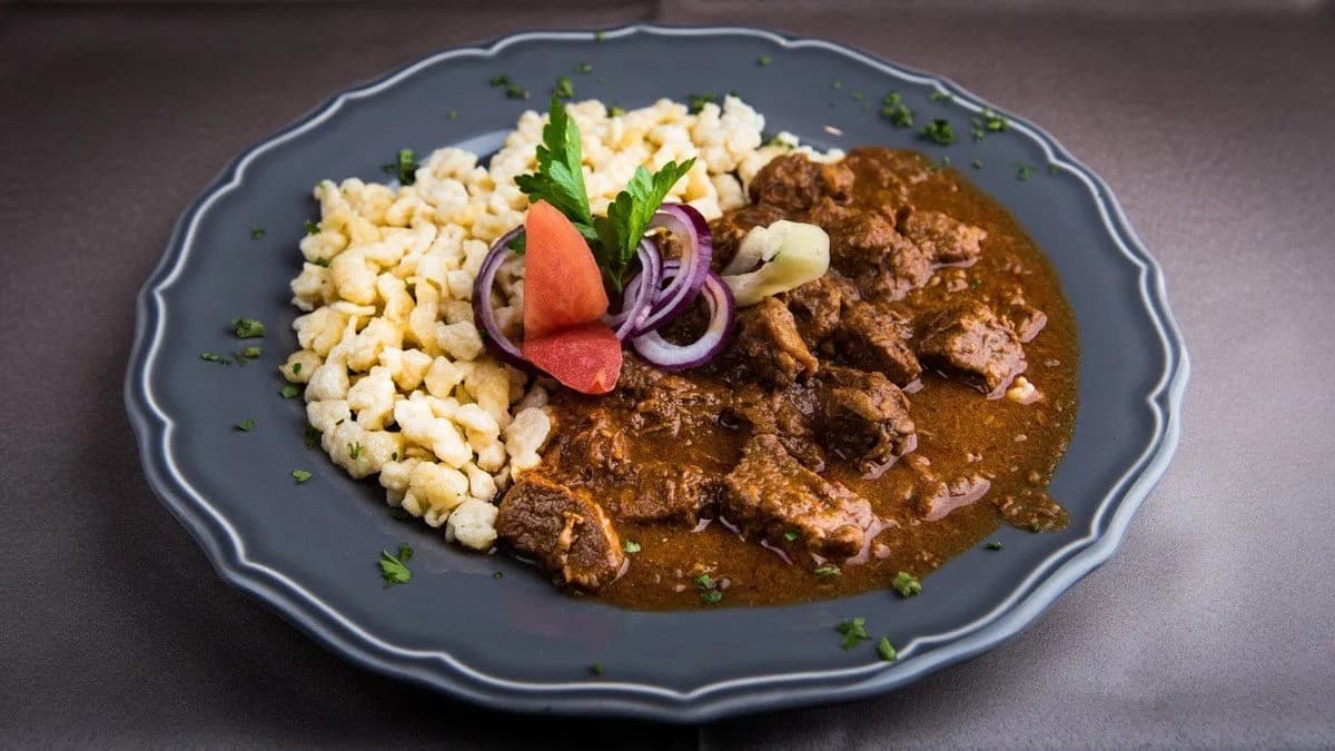 Vörösboros marhapörkölt