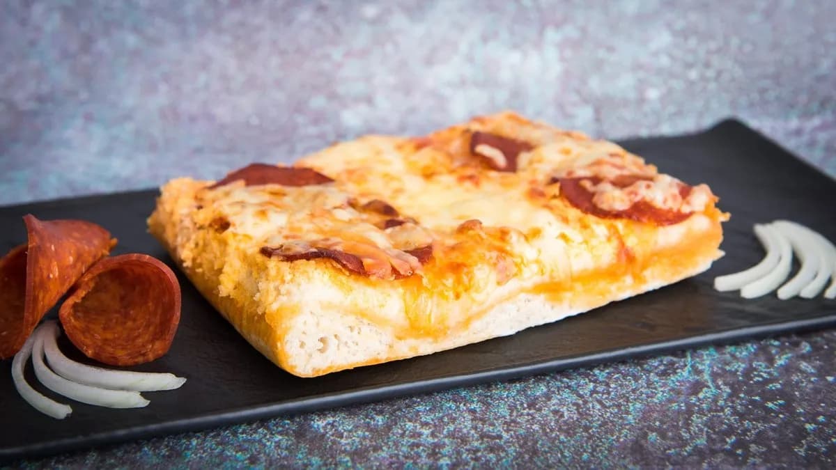 Szalámis kenyérlángos