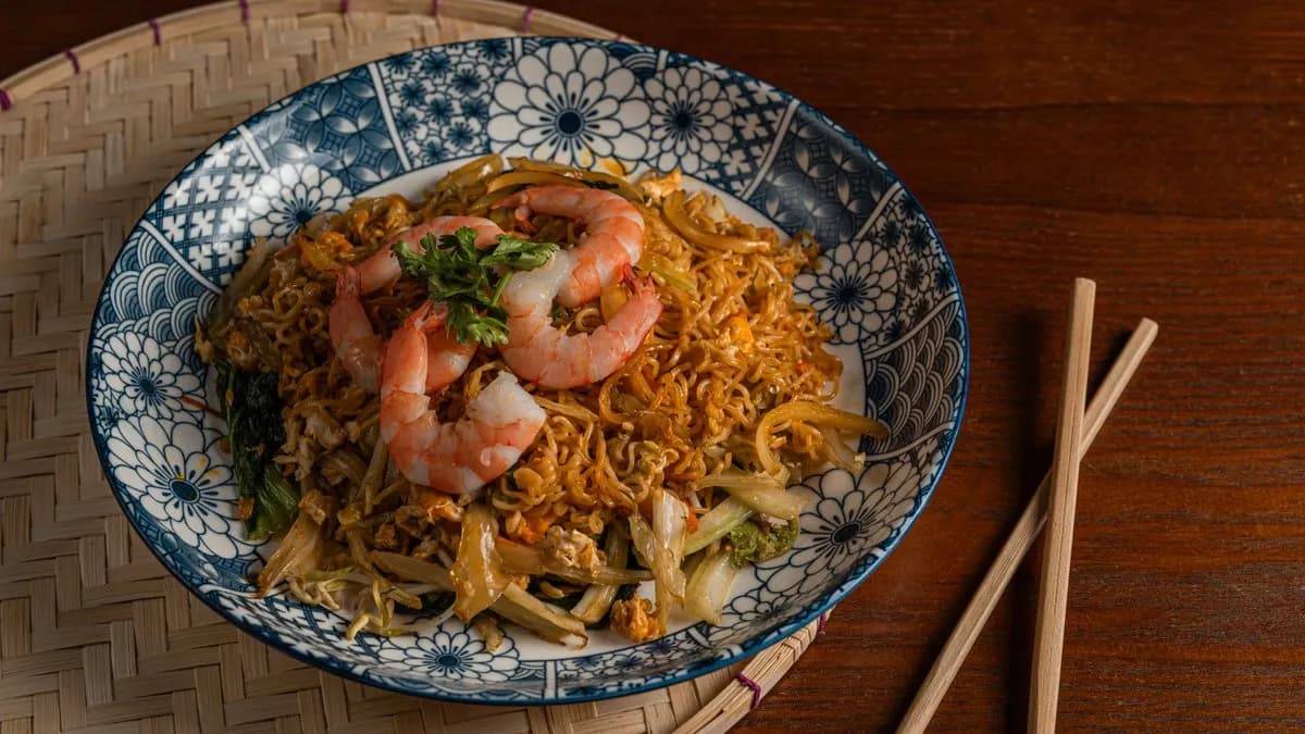 Wokban sült búzatészta garnélarákkal - C3