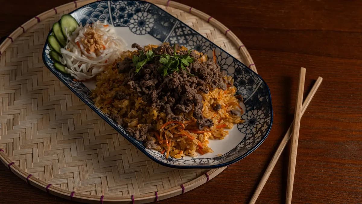 Wokban pirított rizs marhával - C12