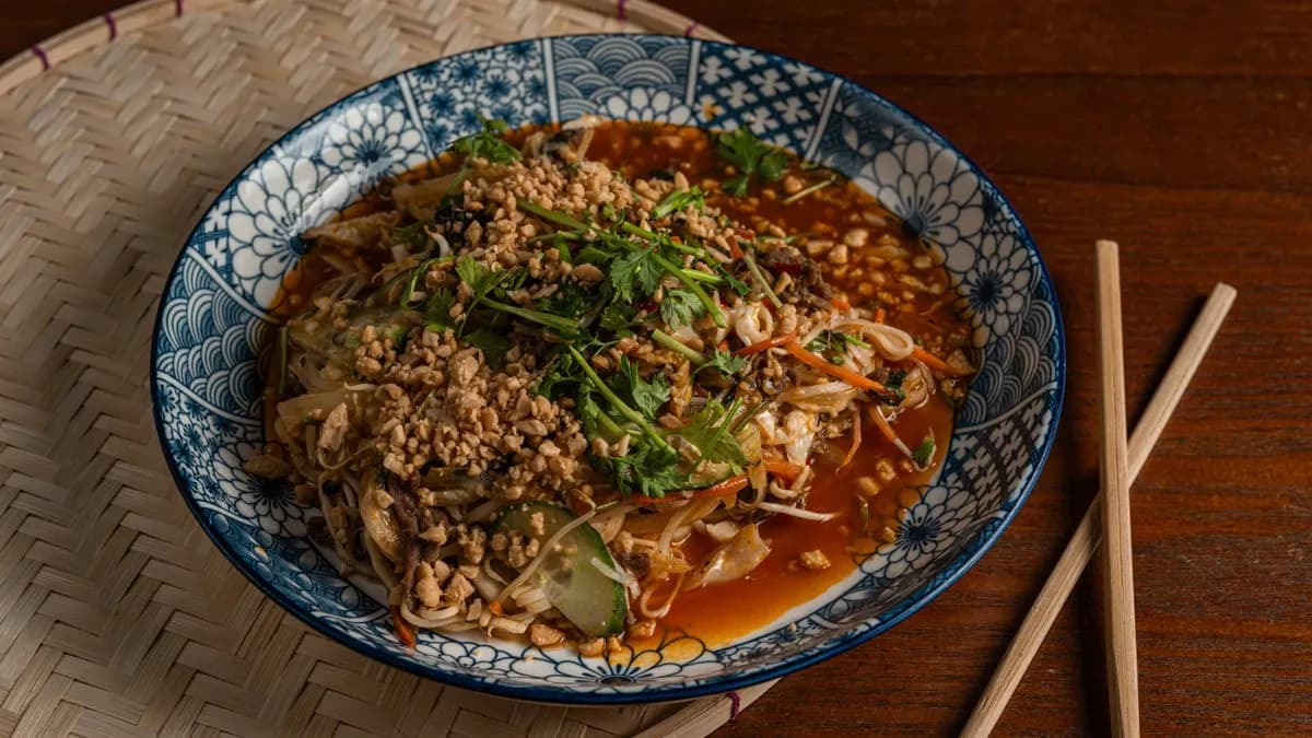 Chilis, savanyú pho tészta sült marhával - C15