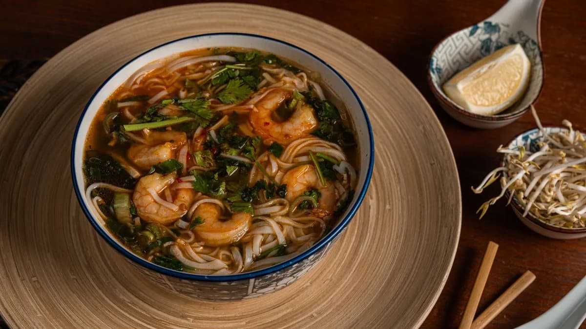 Nagy Pho leves csípős-savanyú garnélarákkal - B5