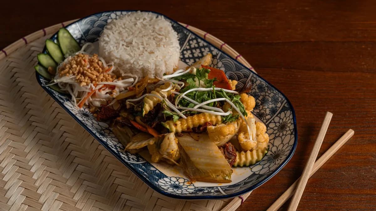 Sült kacsa házi chilis, citromfüves szószban - D17