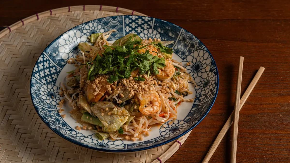 Chilis, savanyú pho tészta garnélarákkal - C17