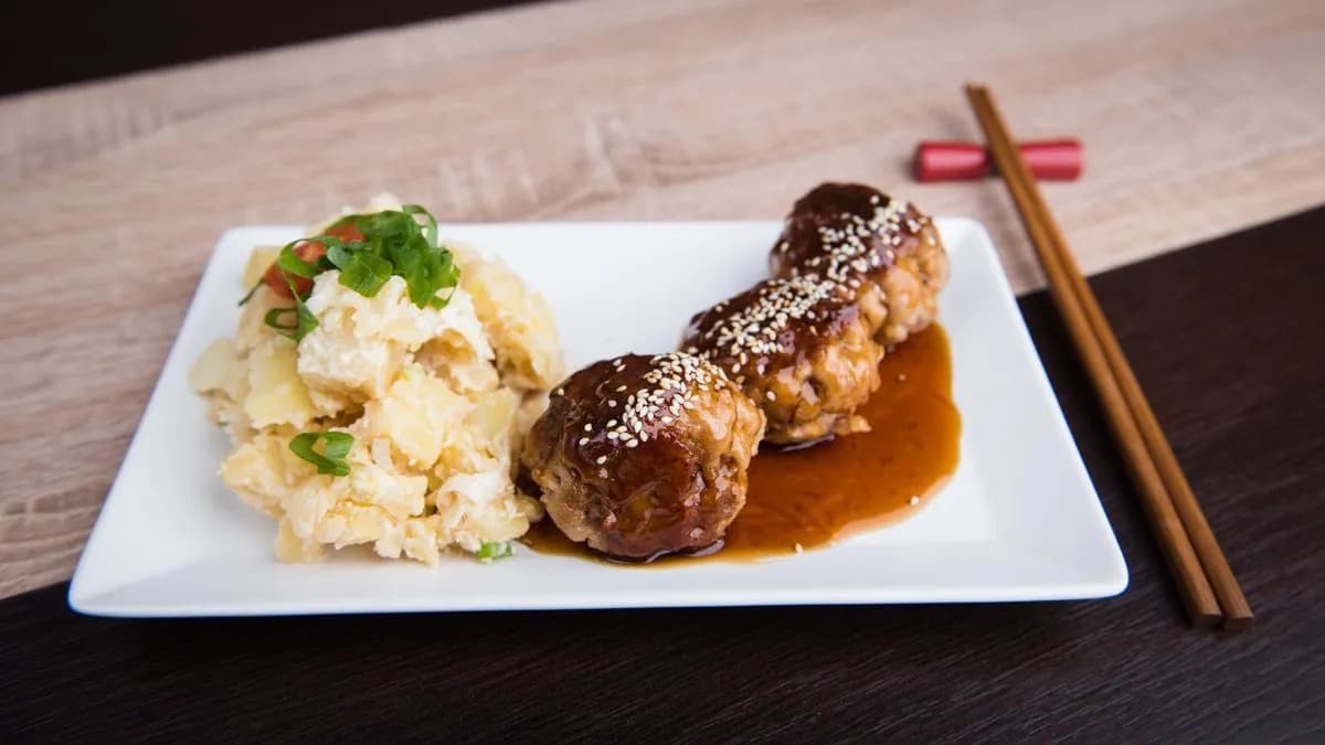 Teriyaki húsgombóc japán burgonyasalátával | 3 darab 🧆