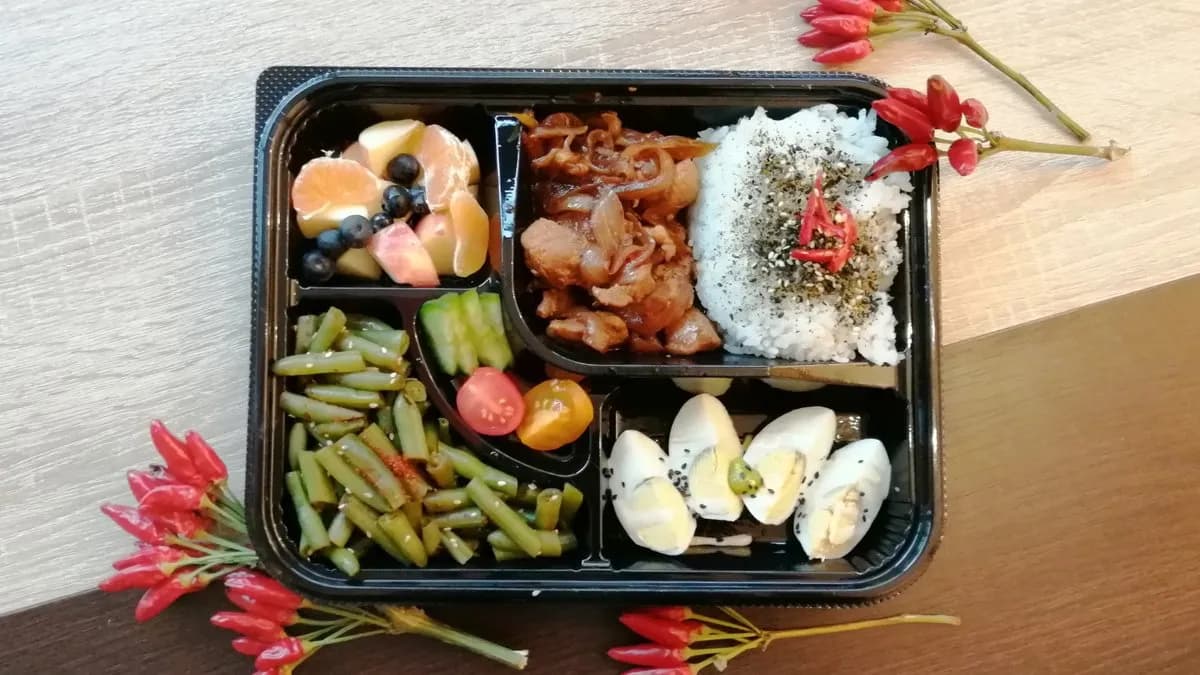 Pikáns sertés bento doboz