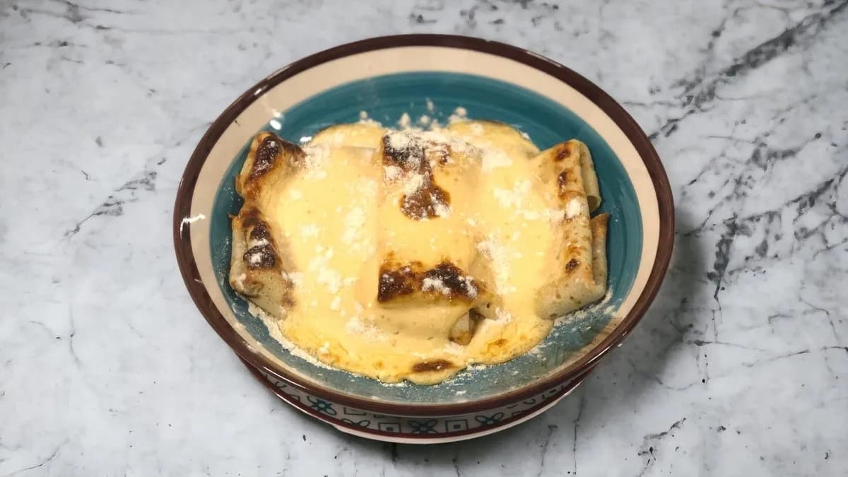 Kemencében sült túrós palacsinta