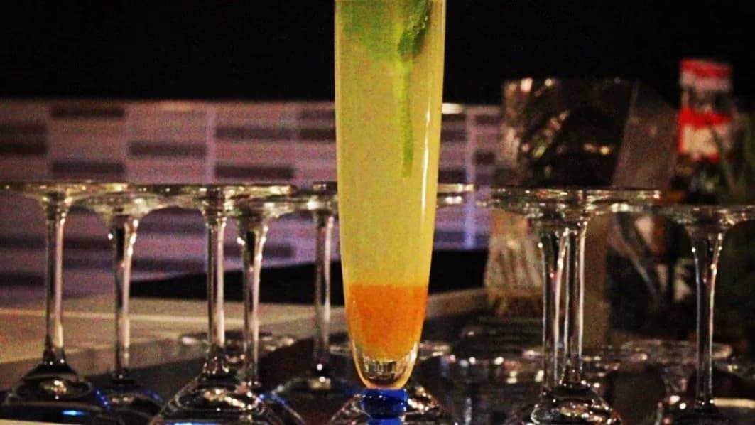 Mango mentas lemonade