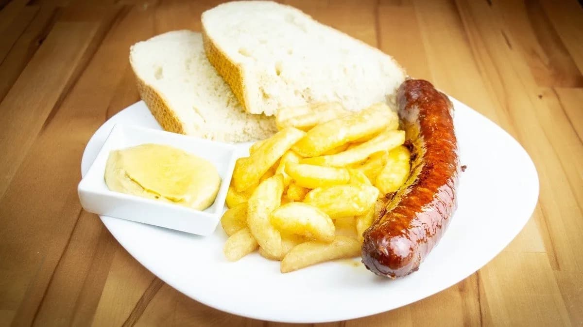 Házi sült kolbász tál