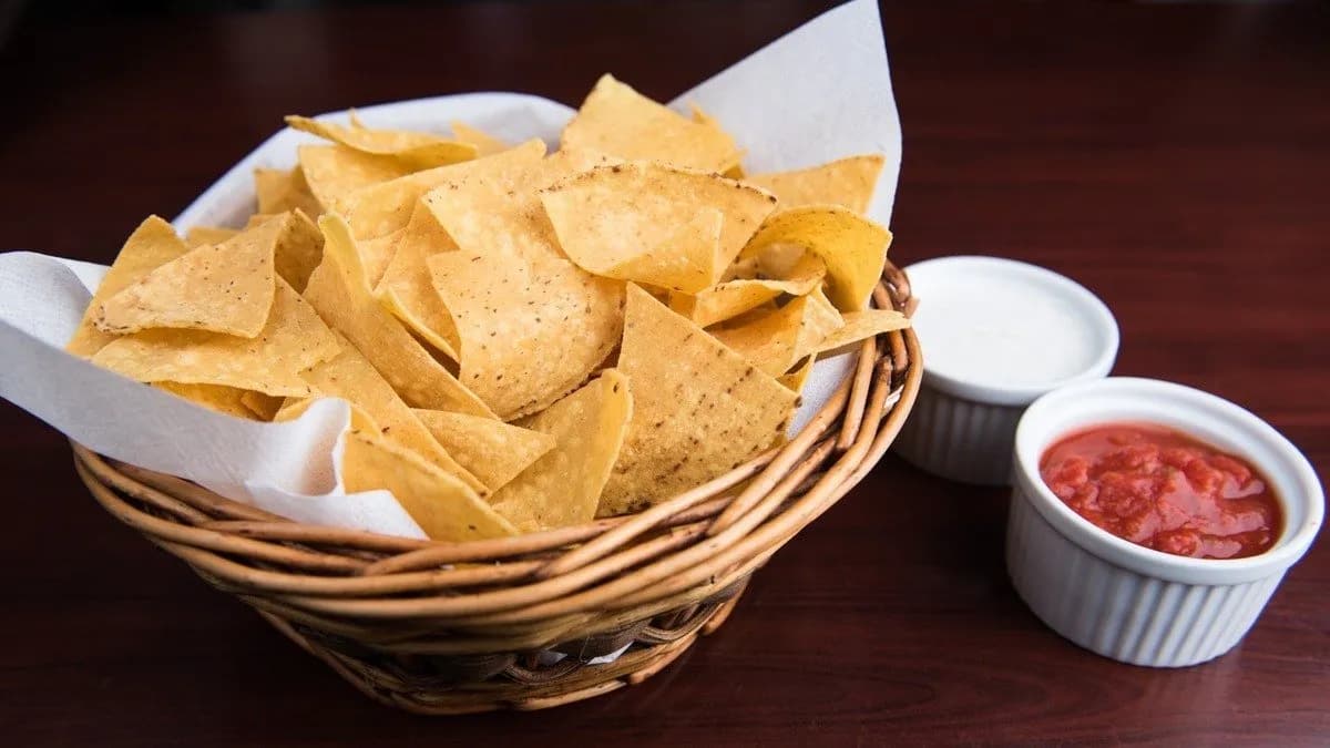 Chips&Salsa zöldfűszeres tejföllel