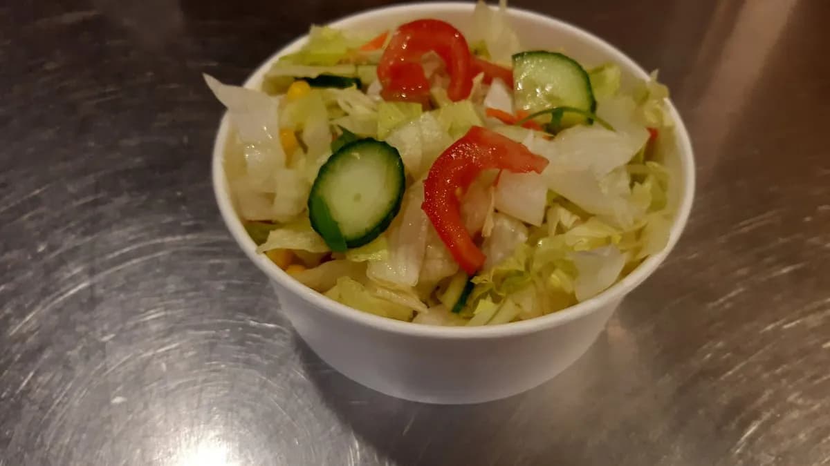 Friss vegyes saláta pestóval (nagy adag)