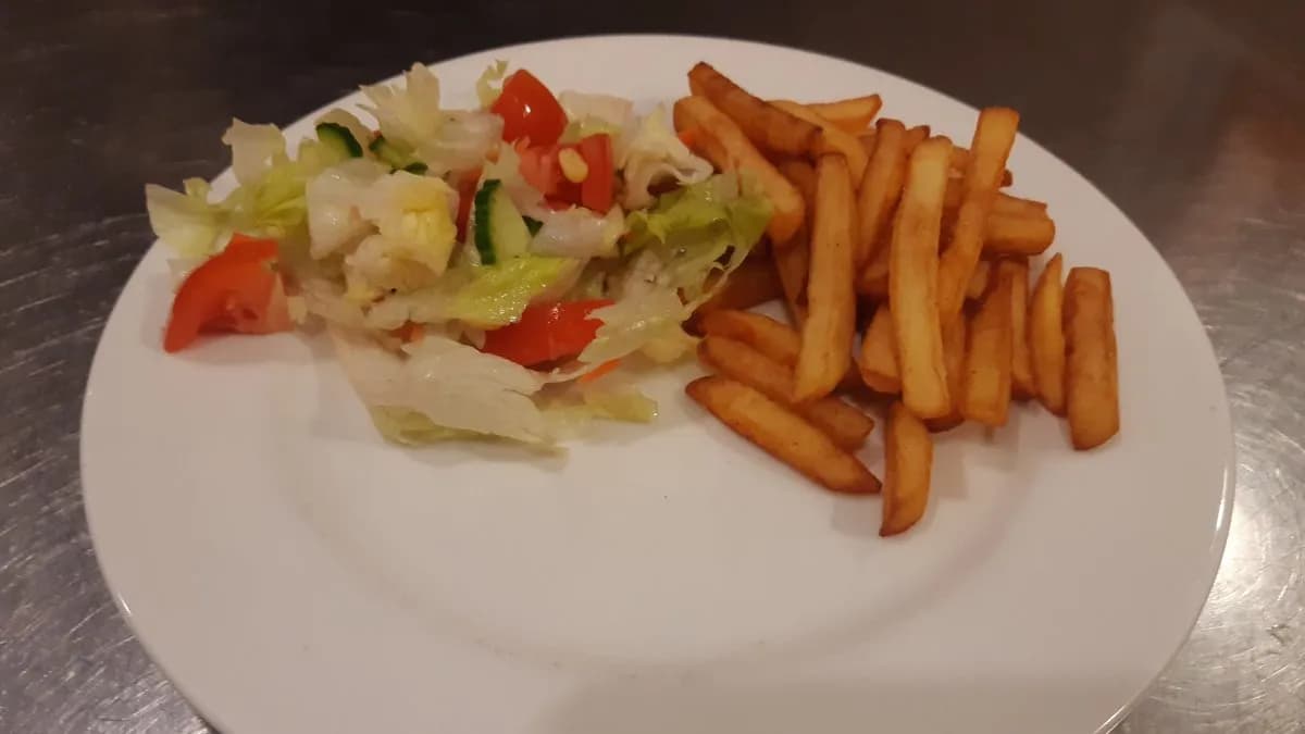 Vegyes köret (Hasábburgonya, Friss vegyes saláta)