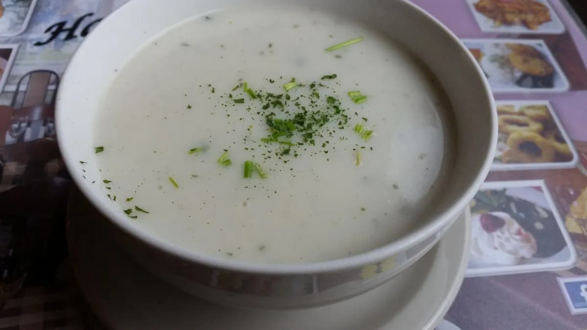 Fokhagymakrémleves sajttal