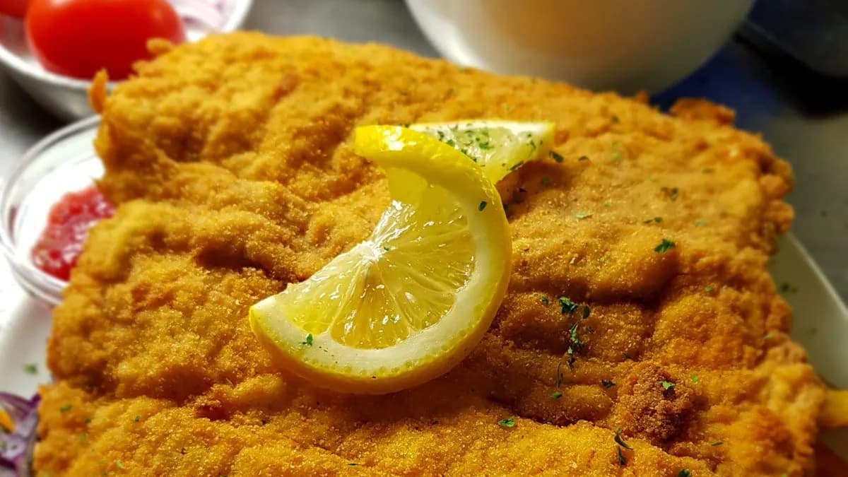 Nagy Bécsi szelet, citrommal,  sült krumplival