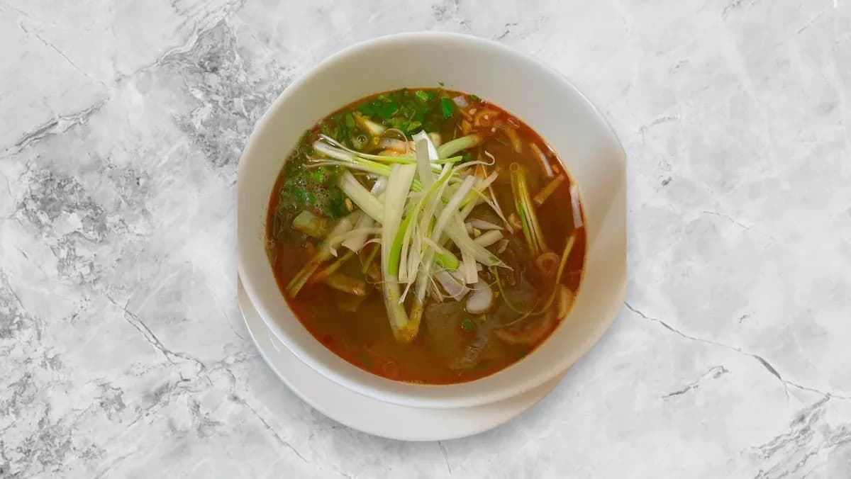 Fűszeres marha rizstésztával leves