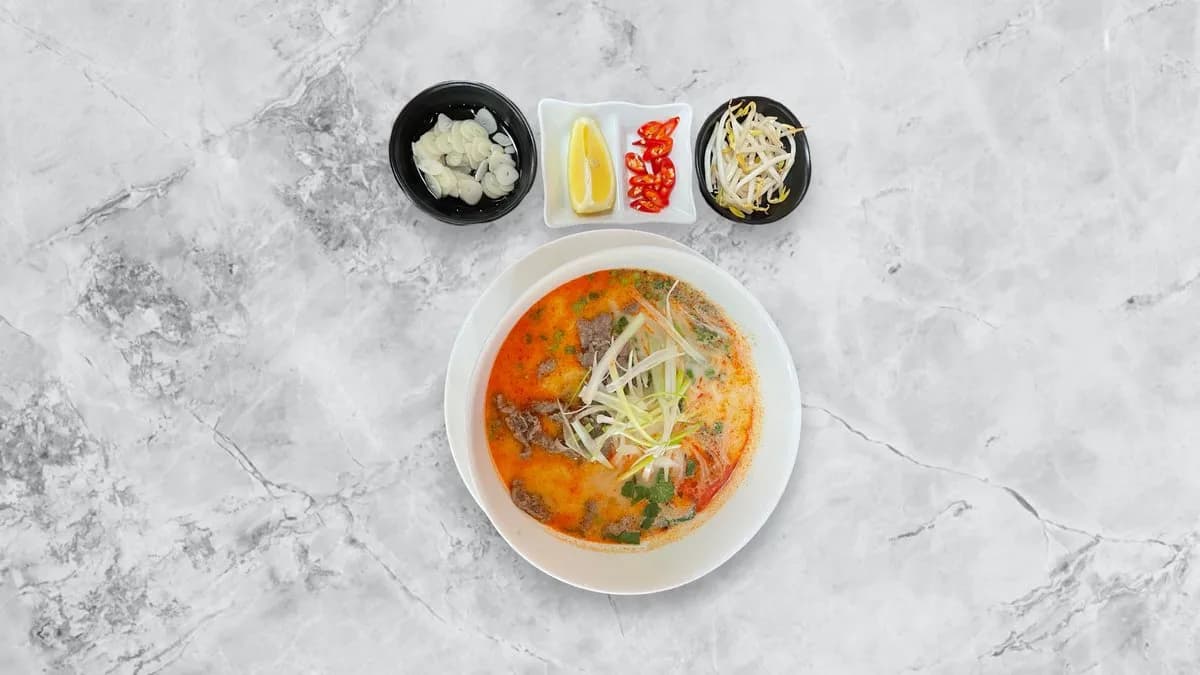 Curry marhahús rizstésztával leves