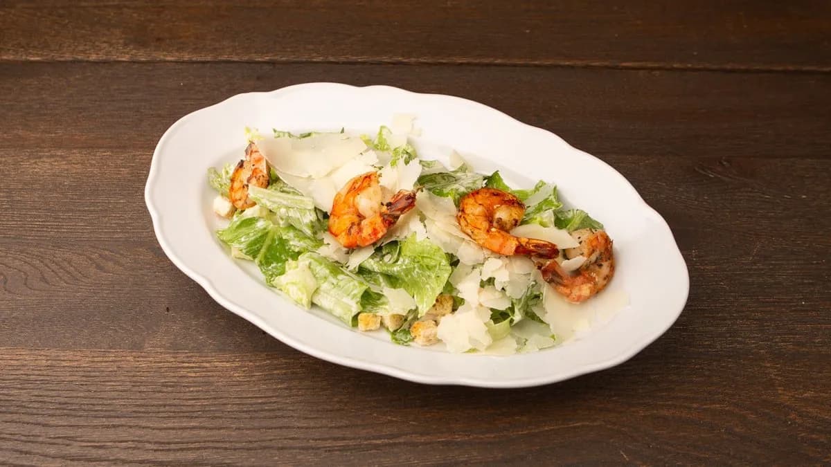 Cézár saláta grillezett garnélával