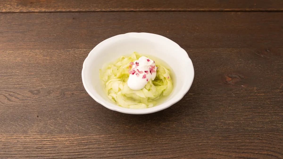 Tejfölös uborkasaláta