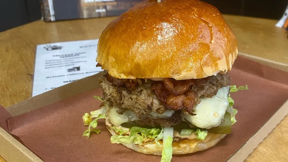 Pulled Pork & Beef Burger