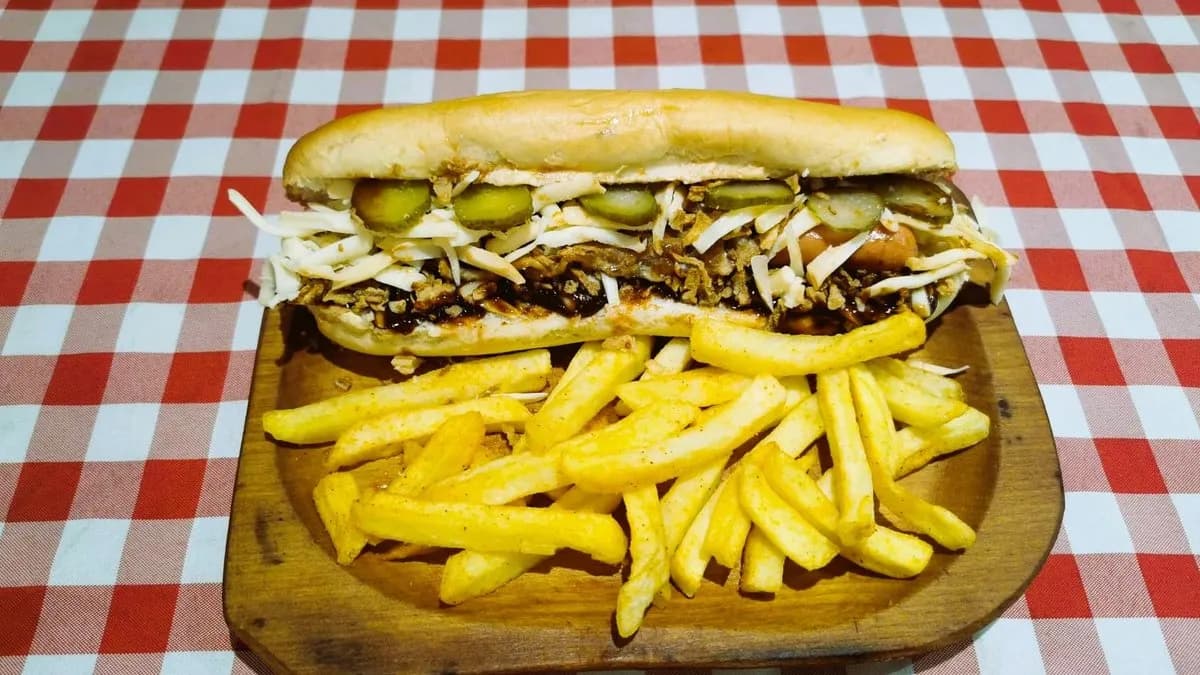 Smoke-Dog Hot Dog hasábbal/with Fries