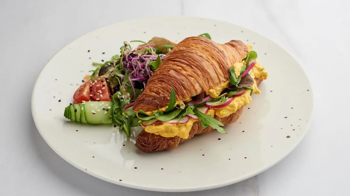 Vegán tojáskrémes croissant