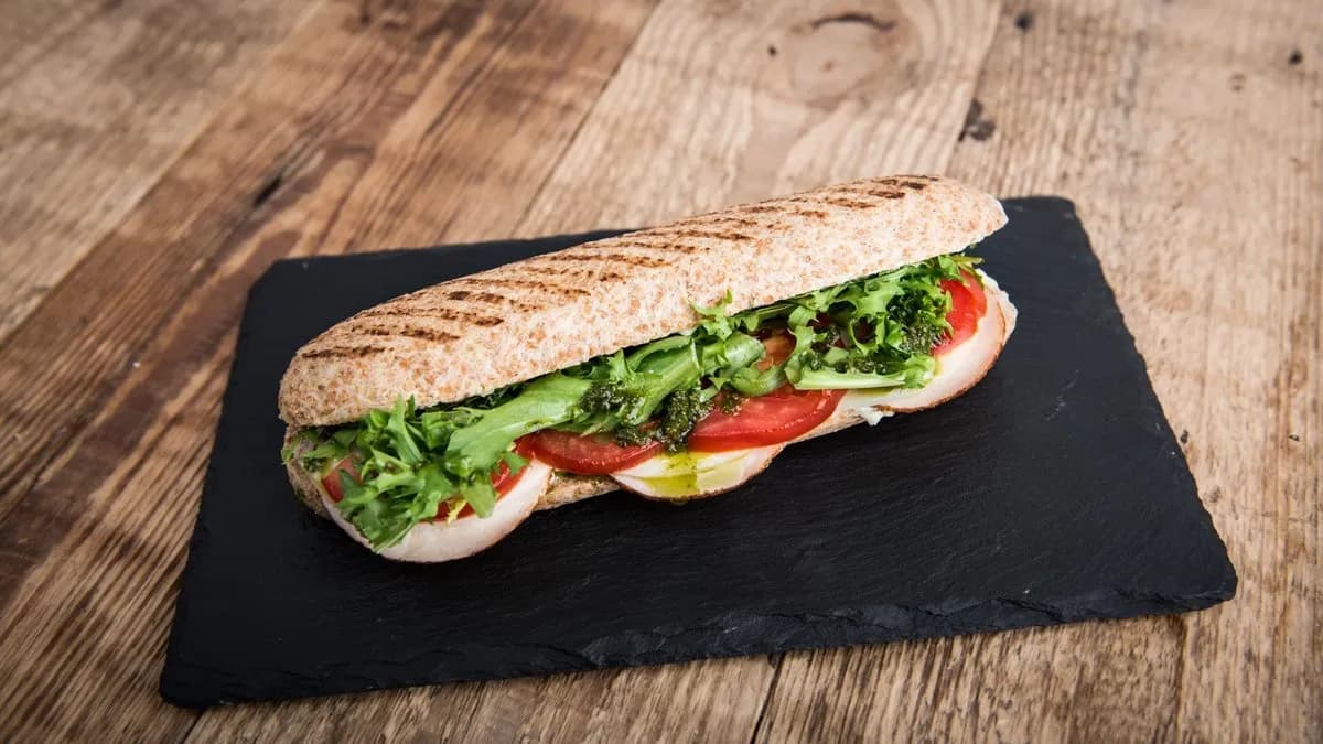 Csirkemell sonkás Panini