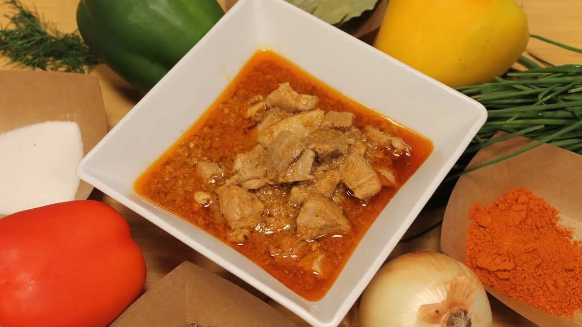 Sertéspörkölt főzelék feltétként