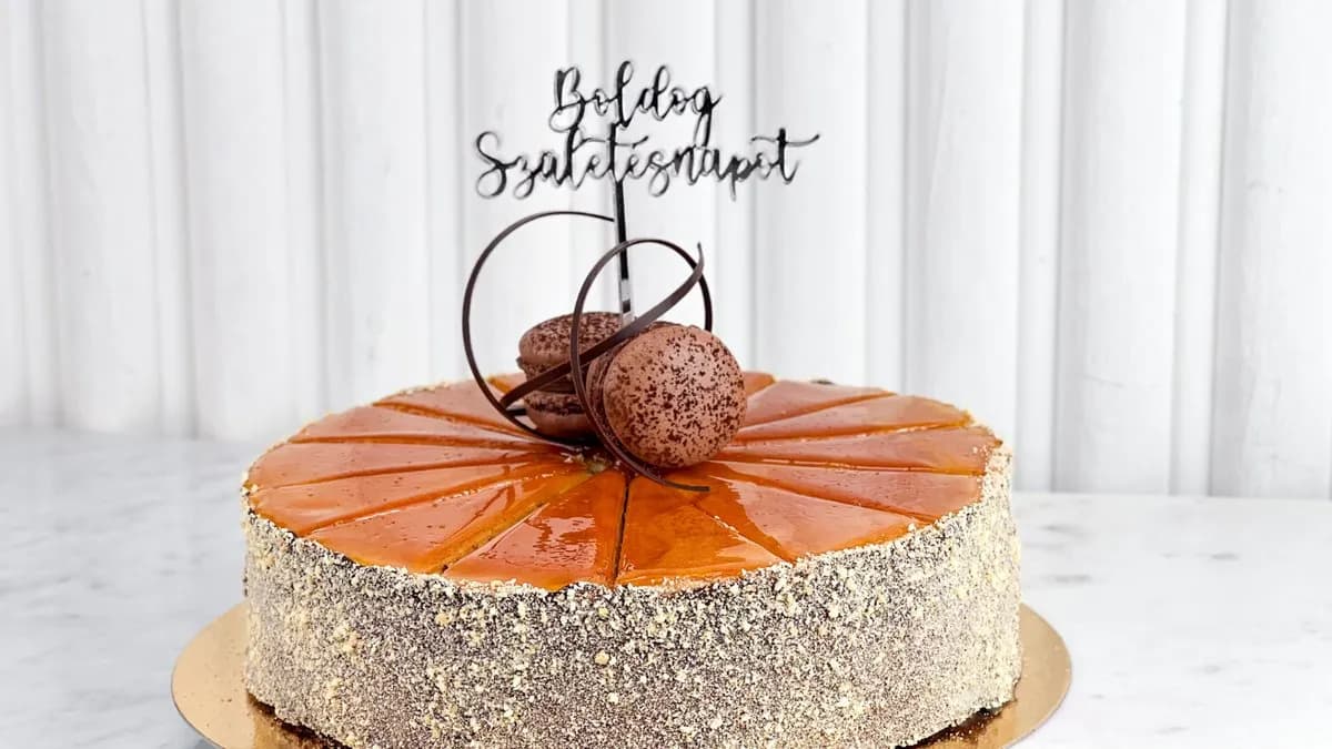 Tortadísz ◦ Ezüst plexi felirat ◦ Boldog Születésnapot