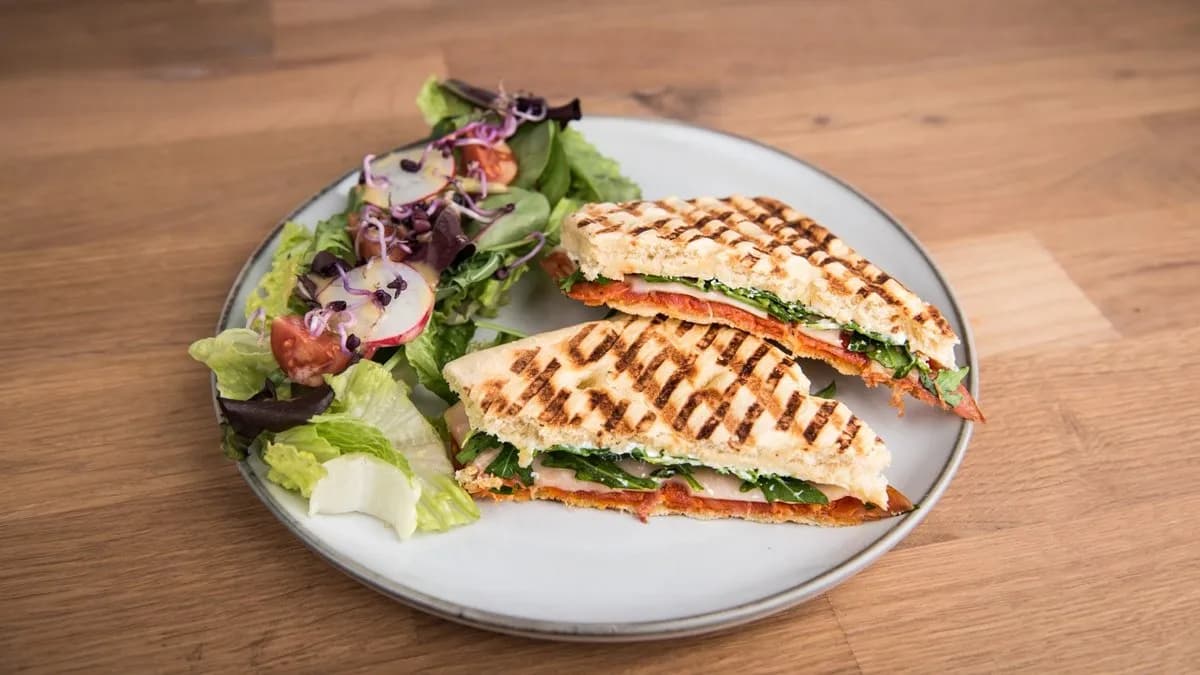 Nápolyi szalámis grill szendvics