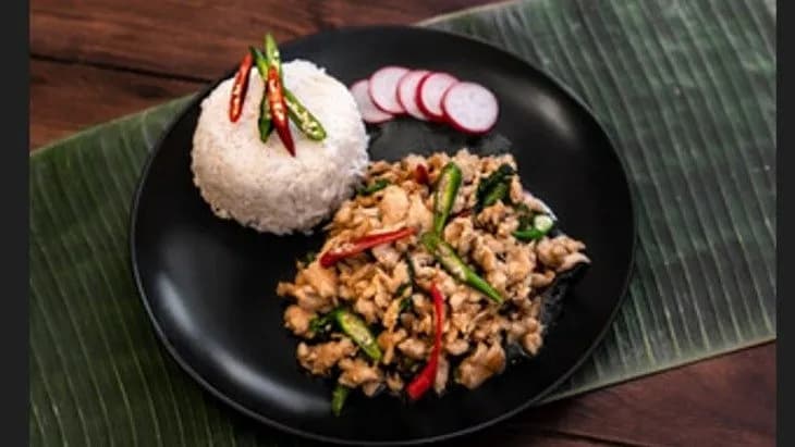 Grillezett csirkemell bazsalikomlevéllel, jázminrizzsel