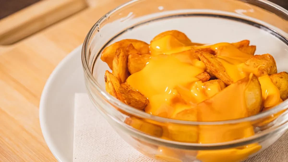 Cheddar sajtos steakburgonya