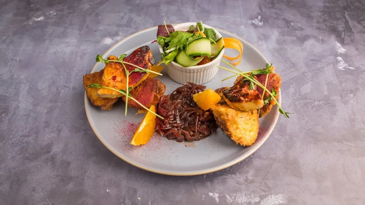 Kacsamájas-bundás kalács