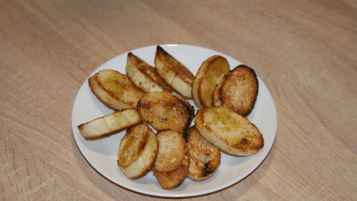 Ropogós fokhagymás bagett falatok