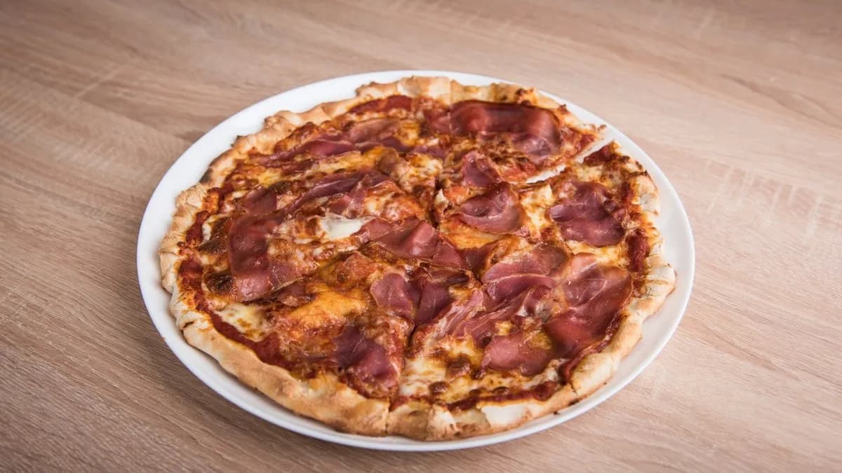 Prosciutto pizza