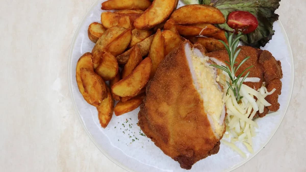 Sajttal töltött rántott borda