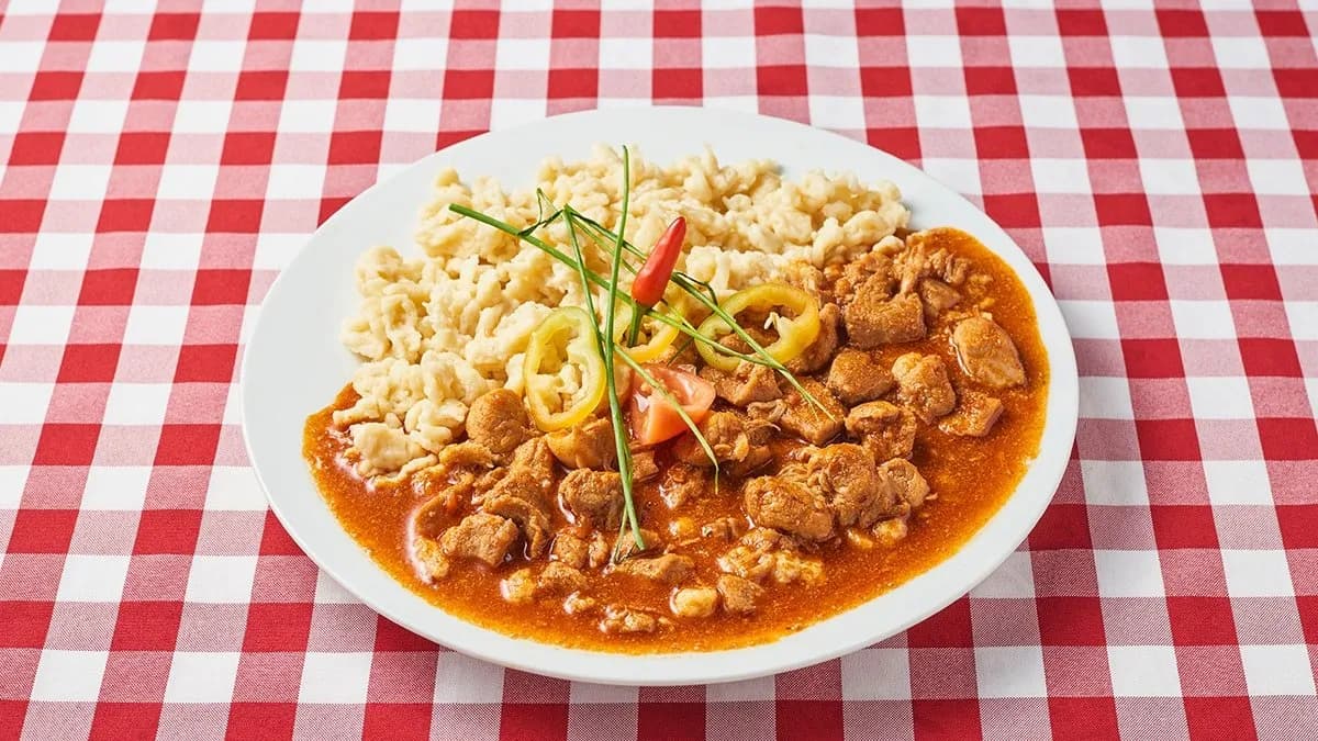 SERTÉSPÖRKÖLT HÁZI GALUSKÁVAL