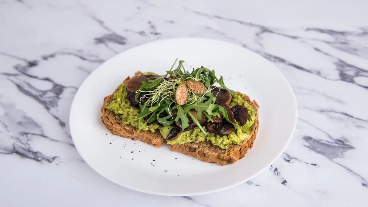 Avokádós toast gombával