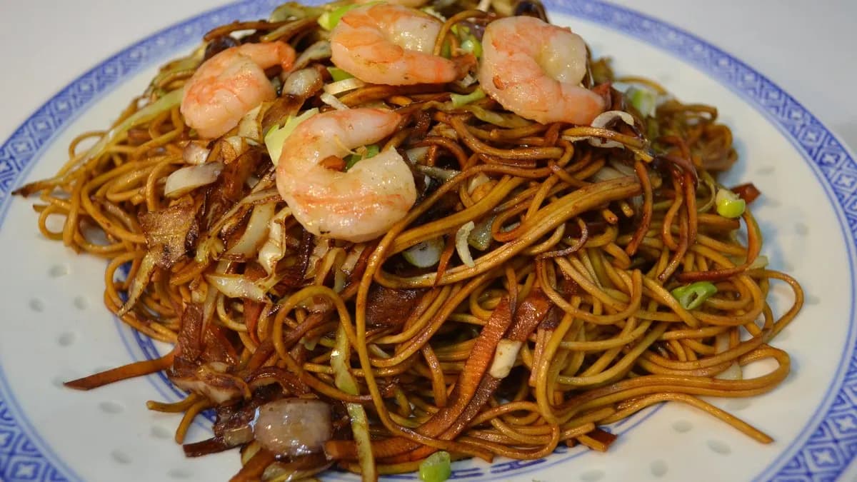 Rákos pirított tészta (XXL méretű garnélákkal)